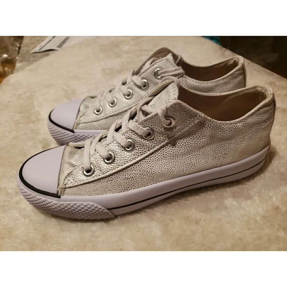 Airwalk‎ Sneakers Women's Size 7 Iridescent Silver Lace Up Low Top Flat